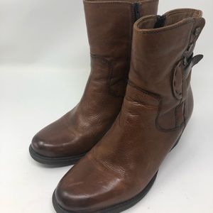 Clark’s Leather Boots size 7.5 M